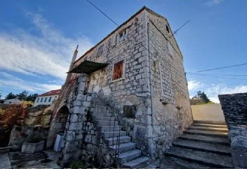 kamena starina za adaptaciju na otoku braču - slika 2