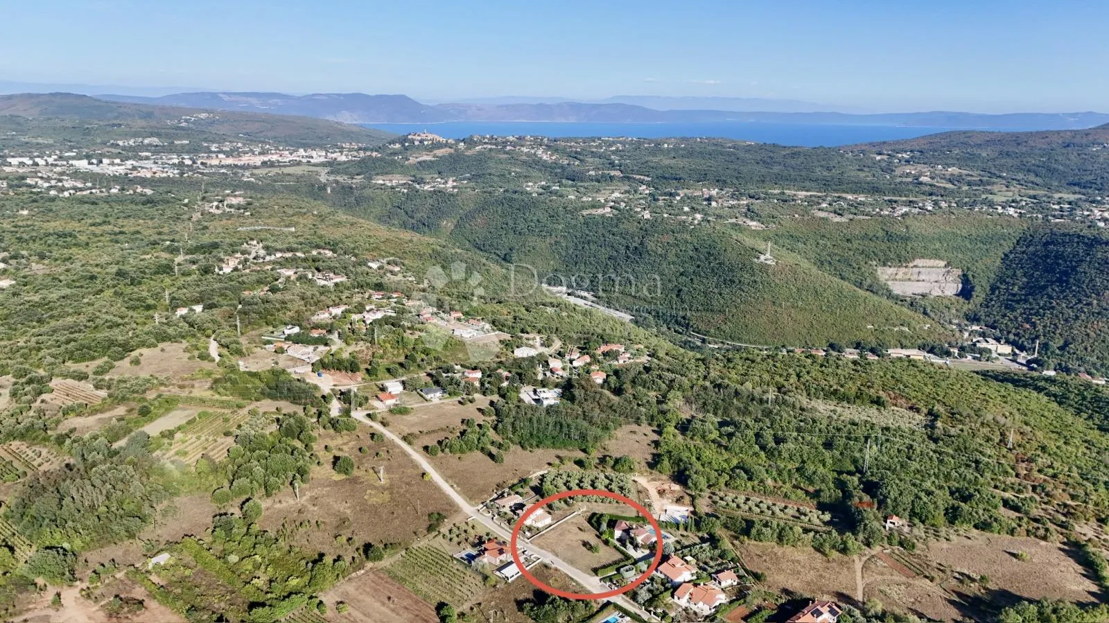 građevinsko zemljište nadomak labina - 900 m2 - slika 3