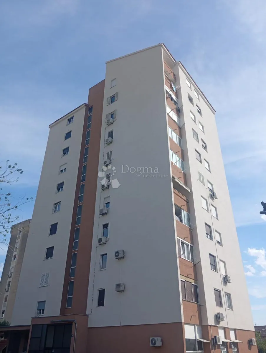 Stan u tijeku renovacije, Dugi Rat