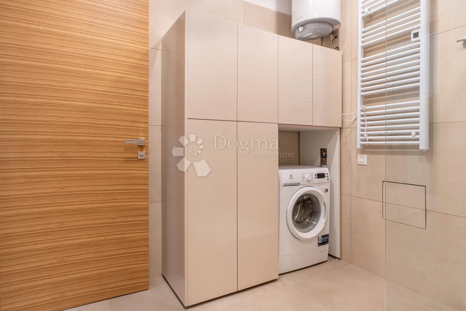 rijeka,centar,prekrasan novoadaptiran i namješten 2s+db - slika 8