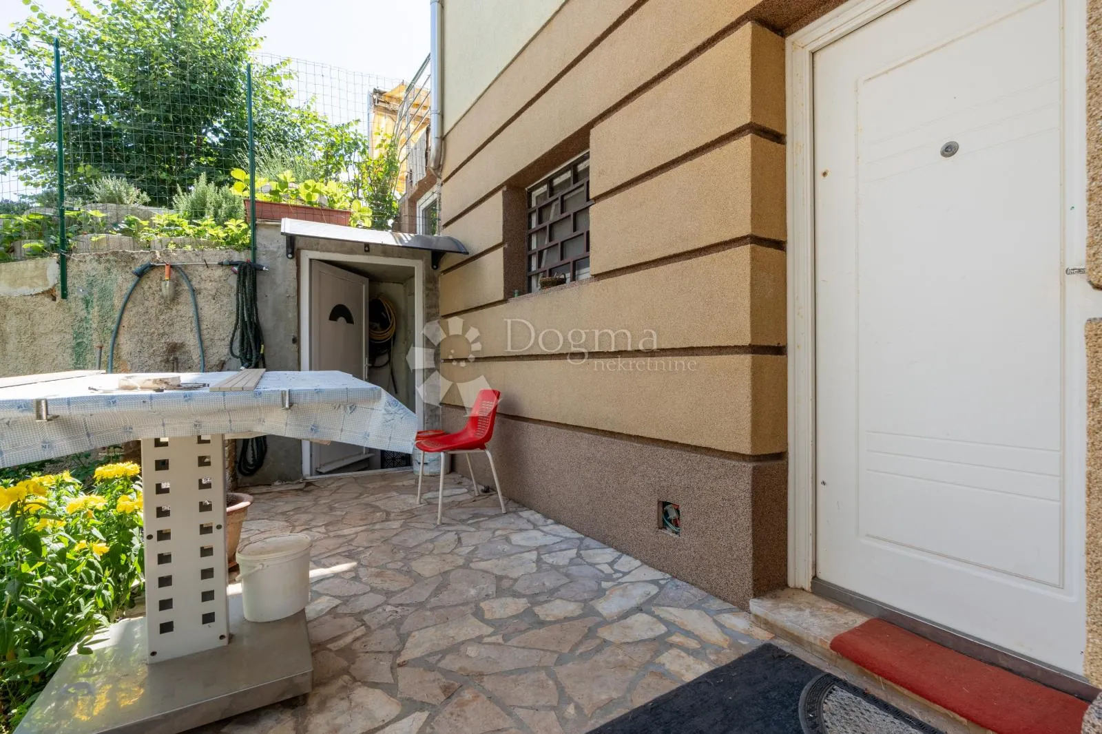 srdoči-240m2 više parkirna mjesta,okućnice 931m2 - slika 26