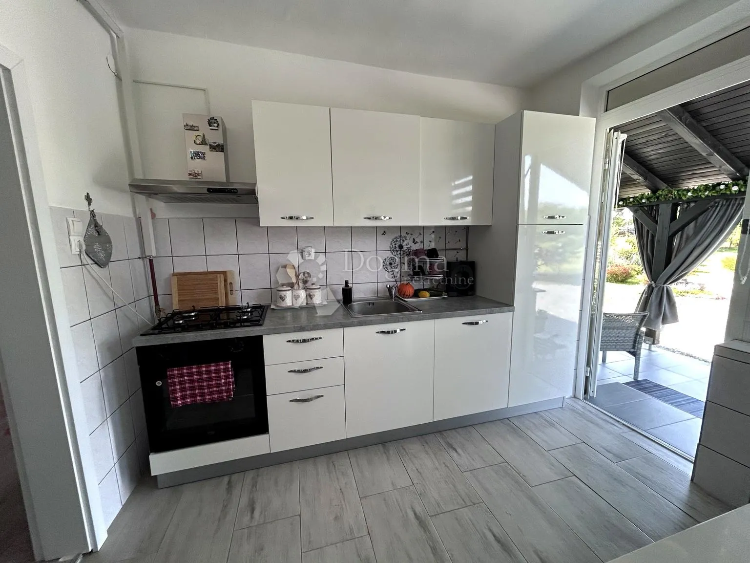 križ, obnovljena kuća bez ulaganja, 2 spavaće sobe, 1.199 m² okućnice - slika 8