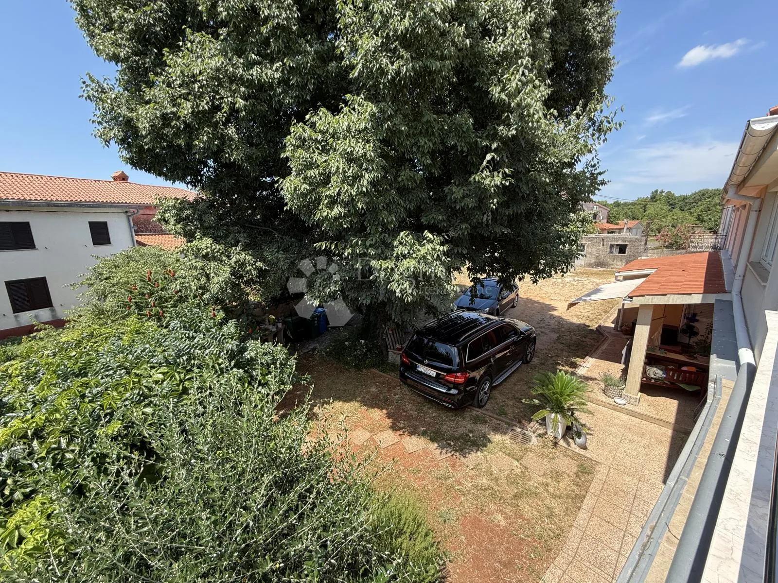 mali istarski raj-imanje: nova kuća,kuća za obnovu, konoba, garaža i terasa ispod stoljetnog drveta - slika 37