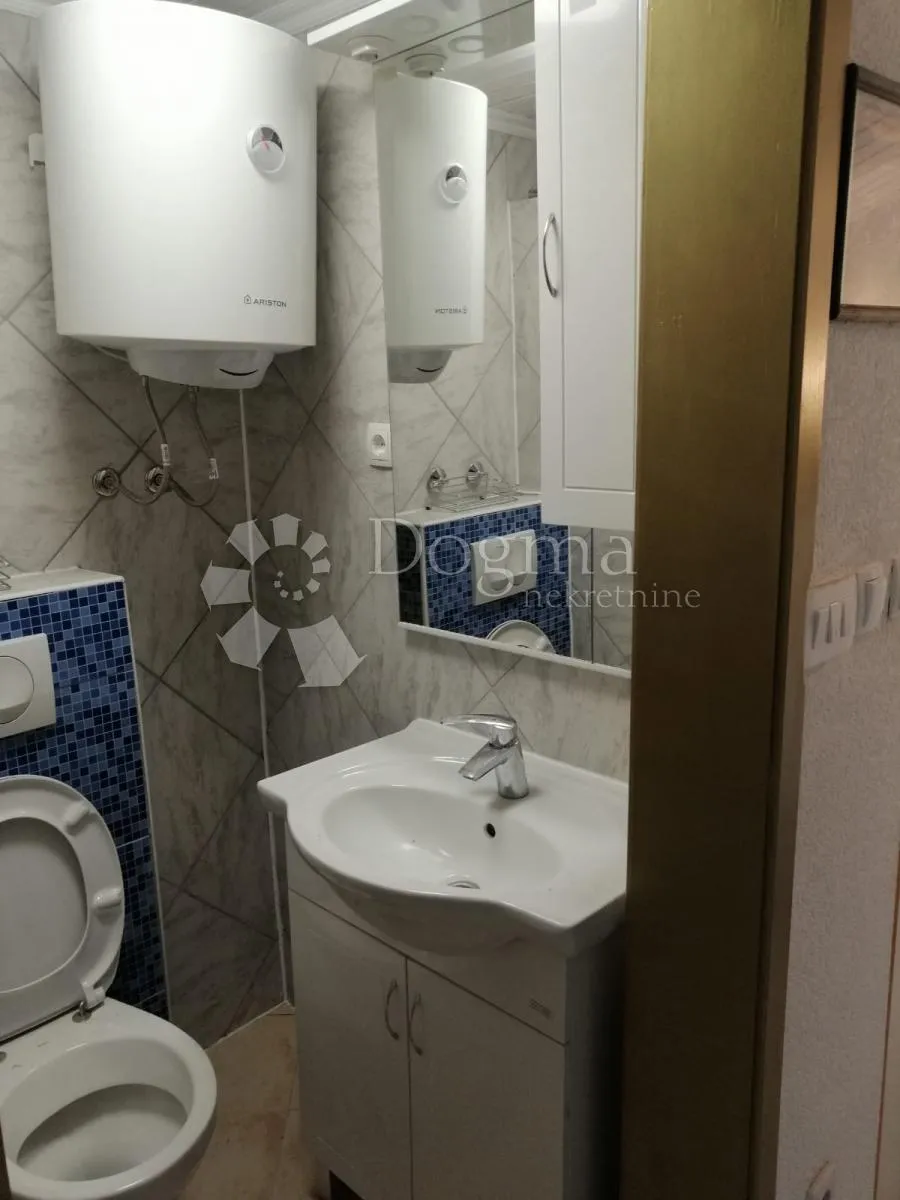 kuća u vodicama u blizini centra sa 350m2 okućnice - slika 11