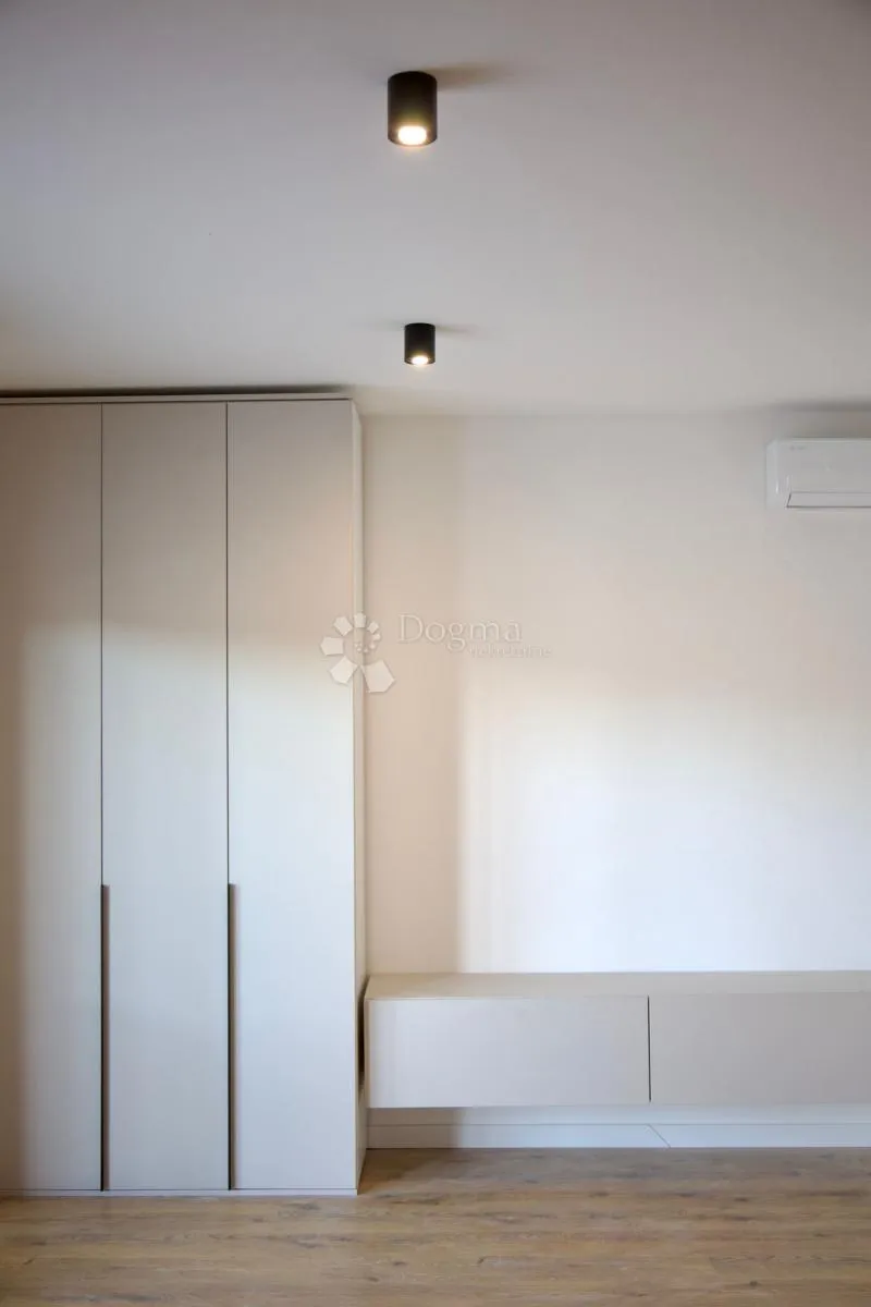 novogradnja , namješten trosobni stan u marini c2/s1 - slika 9