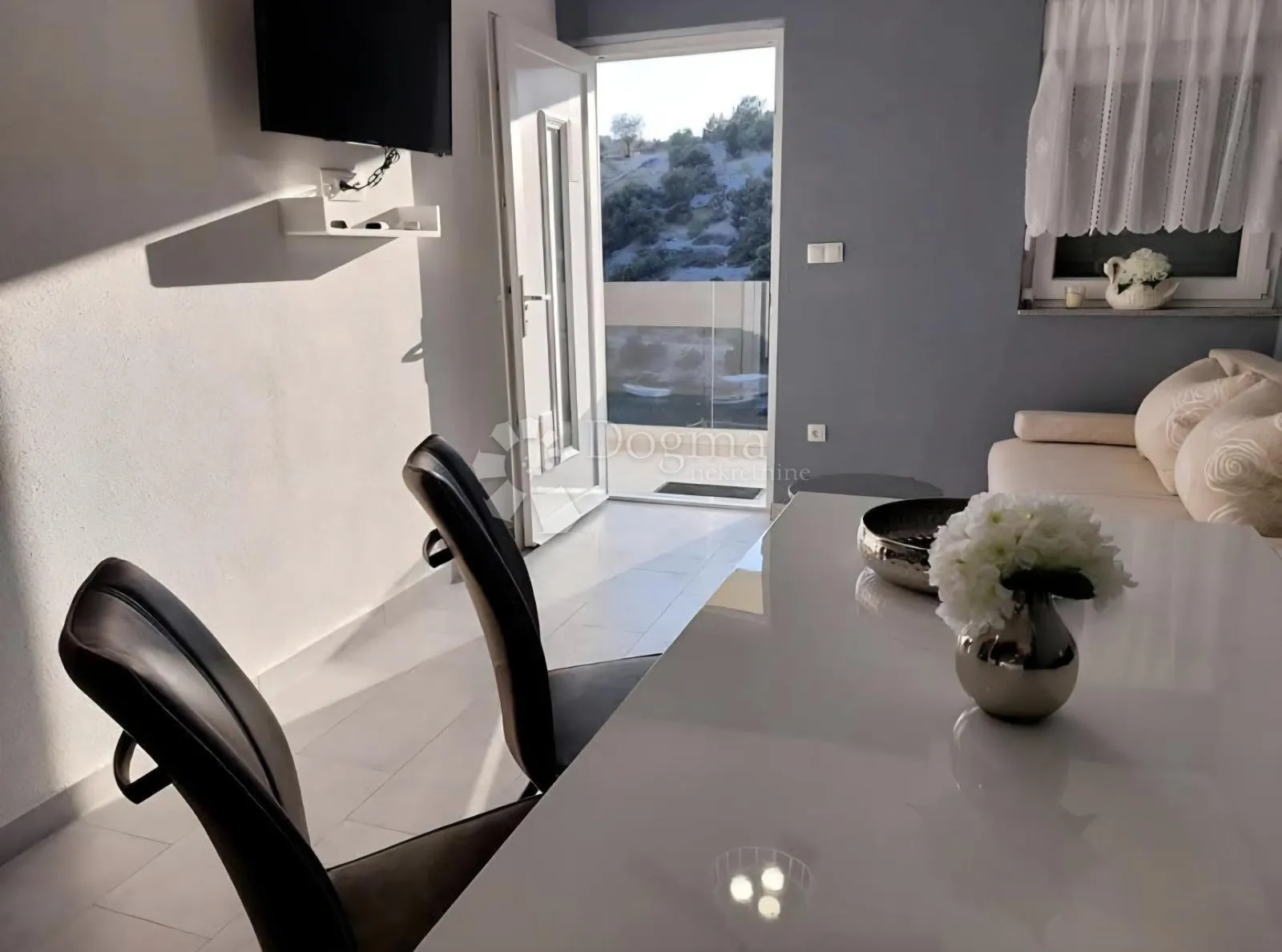 dvojna kuća sa tri apartmana, sevid - slika 9