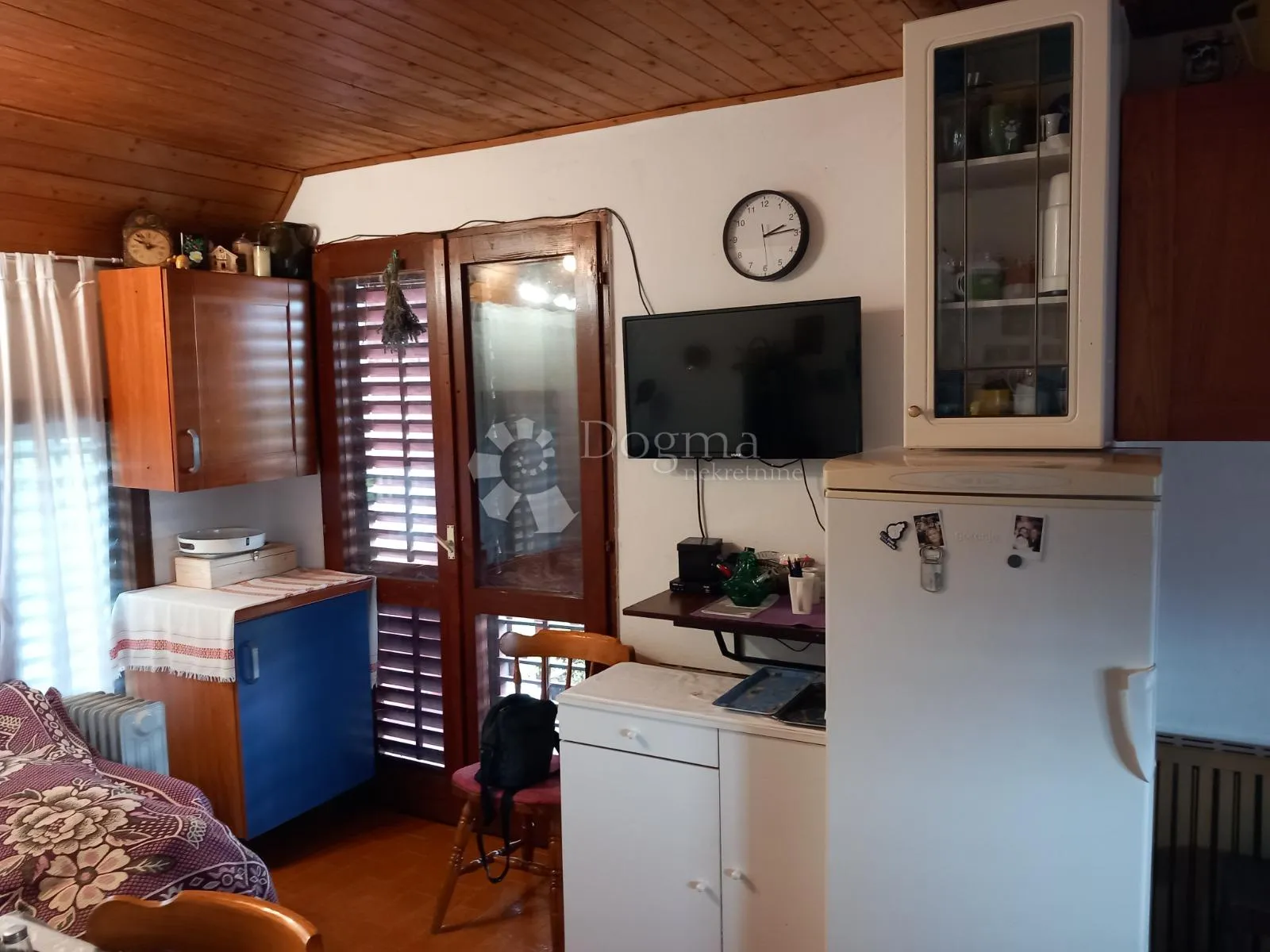 kuća sa voćnjakom u novoj bukovici - slika 5
