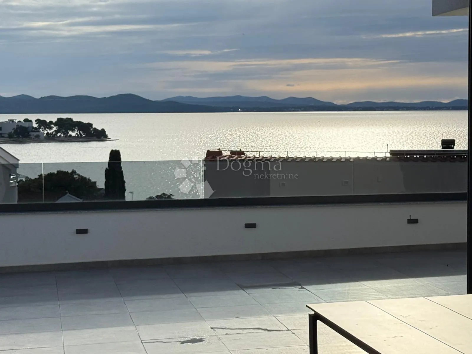 luksuzan namješten penthouse s pogledom na more - slika 28