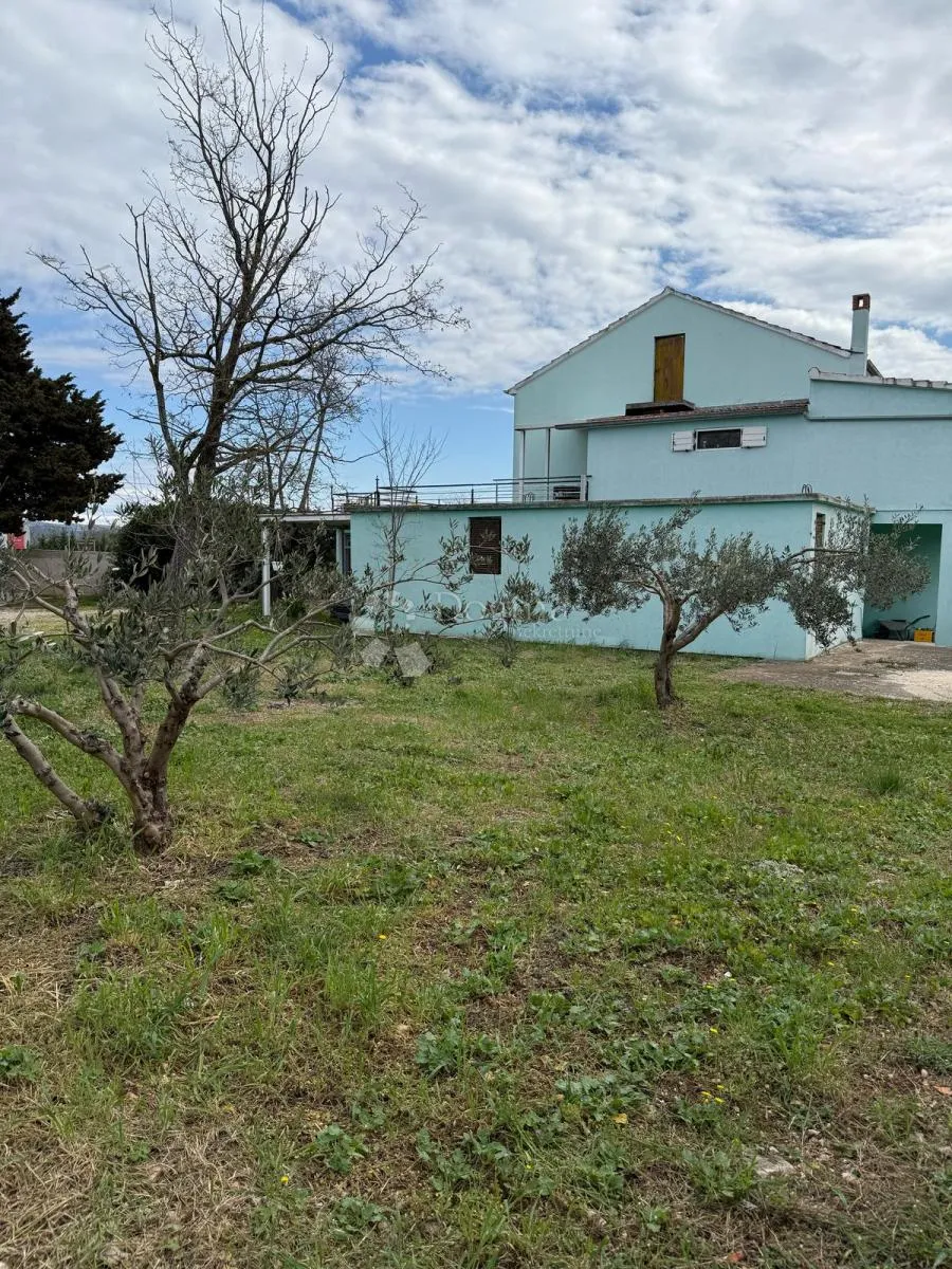prodaja kuće s poslovnim prostorom u pakoštanima – savršena prilika za investiciju - slika 3