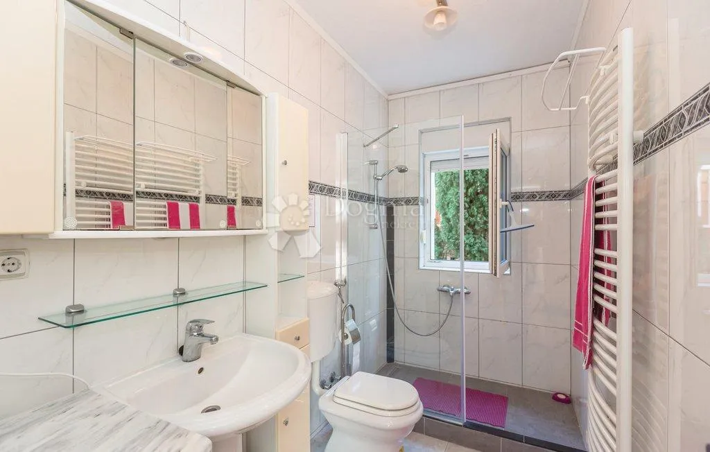 podaca – gotov posao s bazenom i 2 apartmana ★★★★★ - slika 26