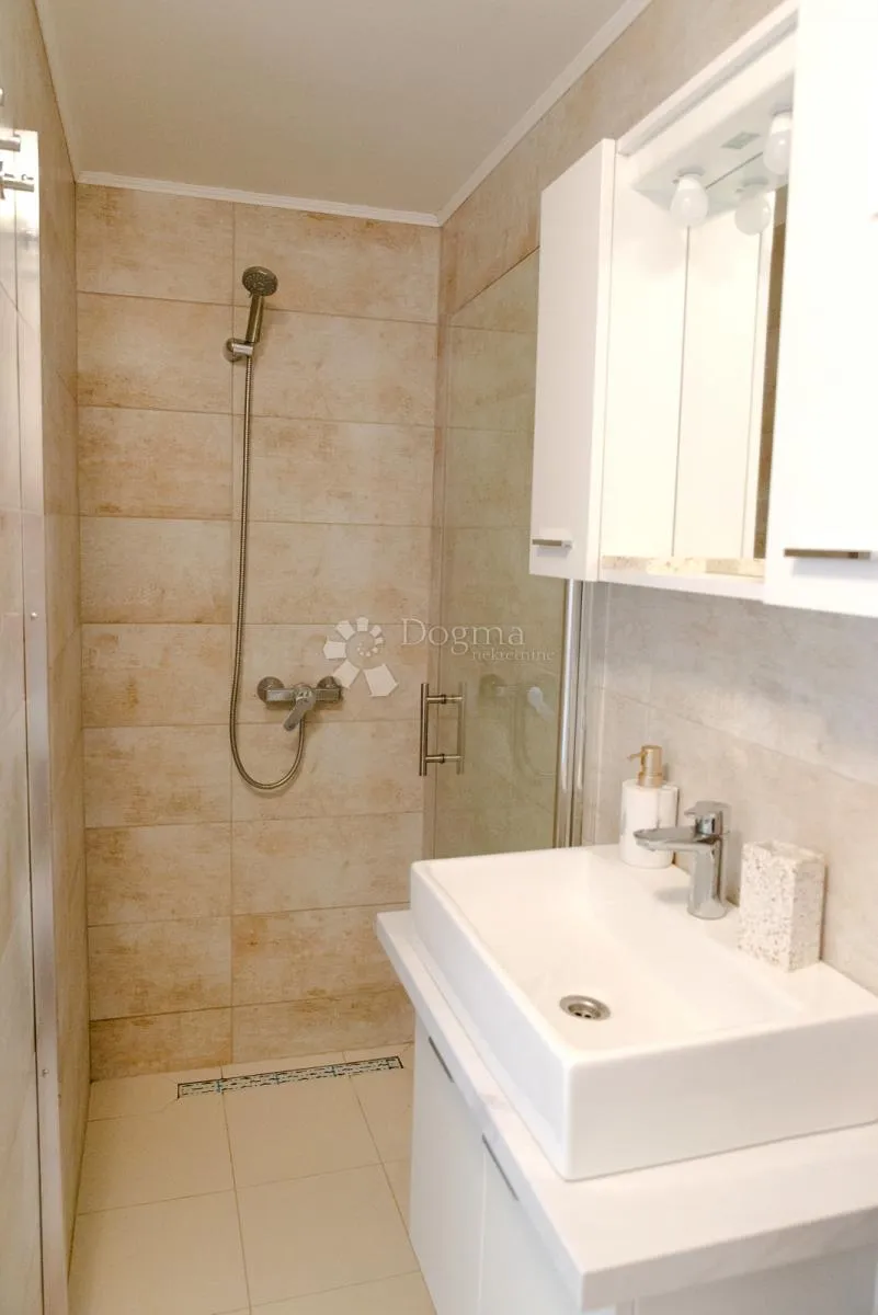3 studio apartmana s uhodanim dnevnim najmom!! - slika 16