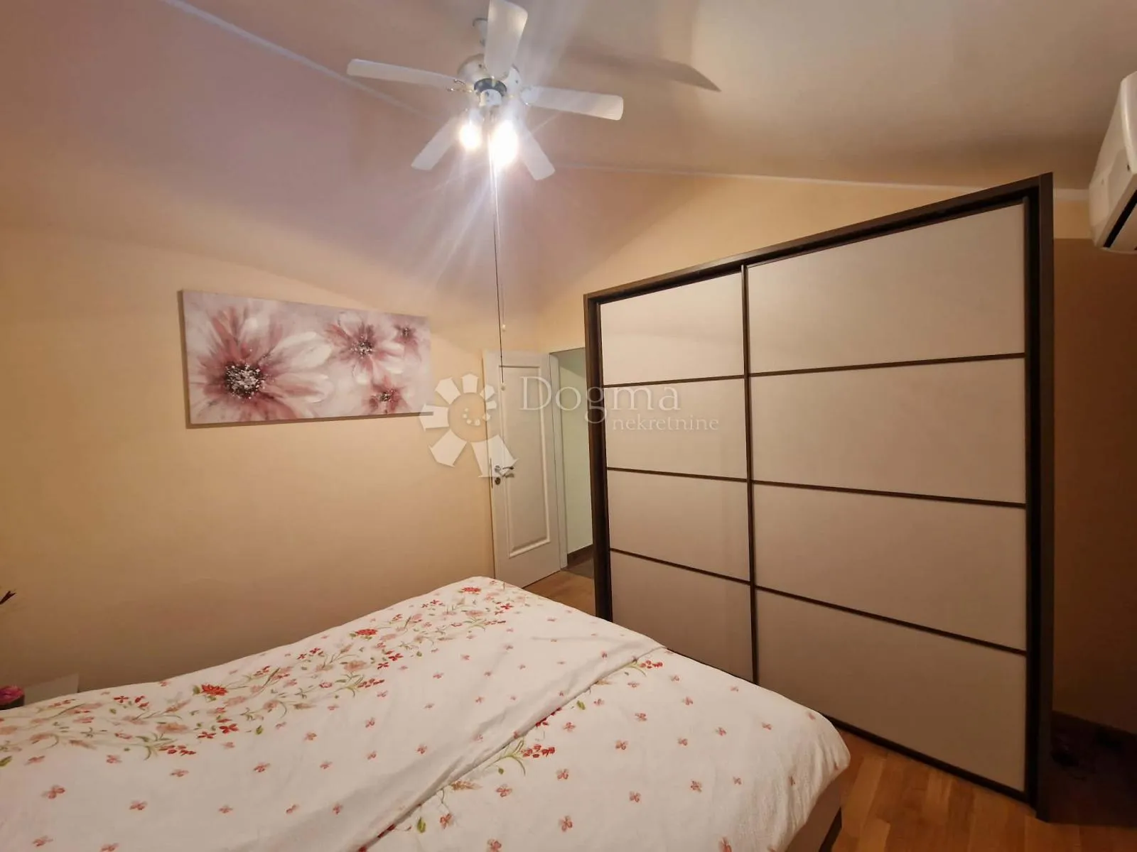 kuća s 4 apartmana - drugi red od mora - slika 85