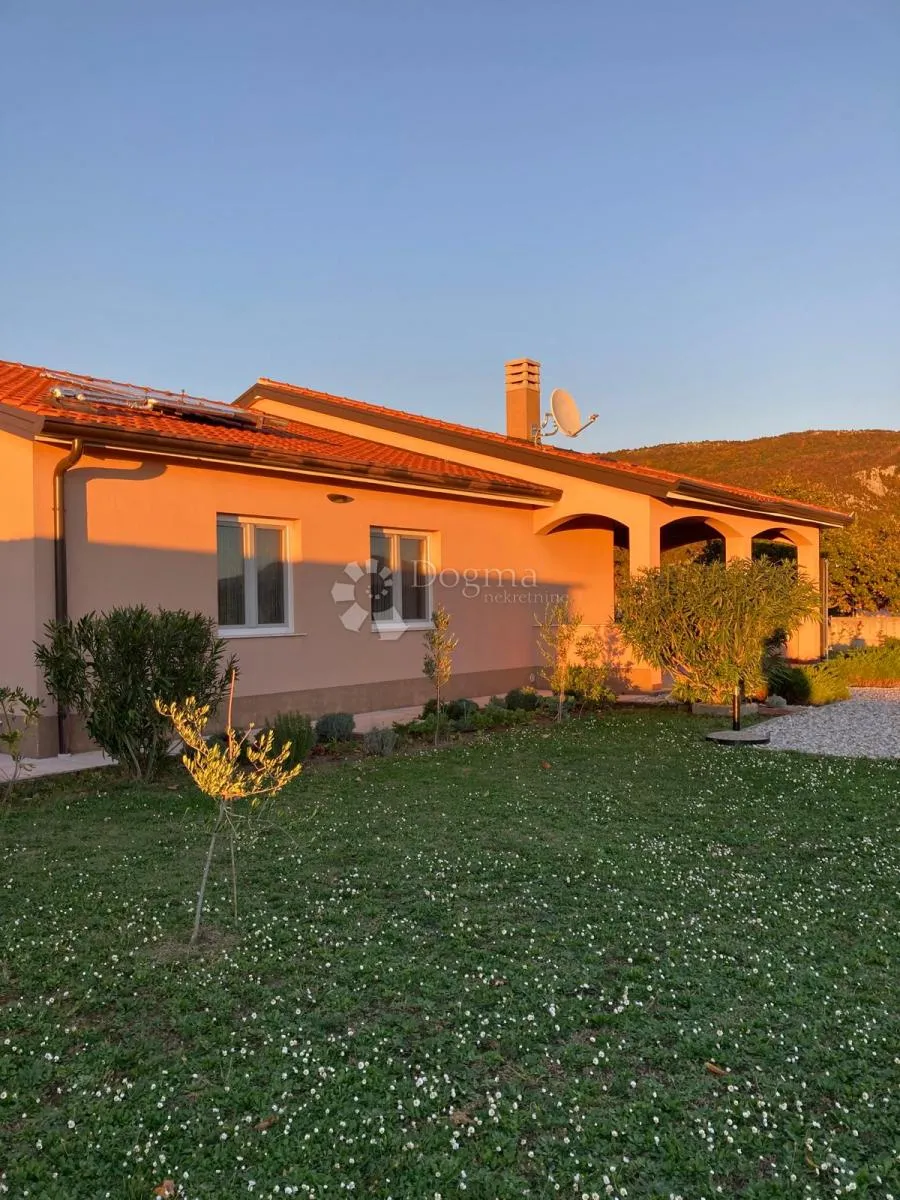 kuća s bazenom, 1000m2 okućnice, panoramski pogled - slika 4