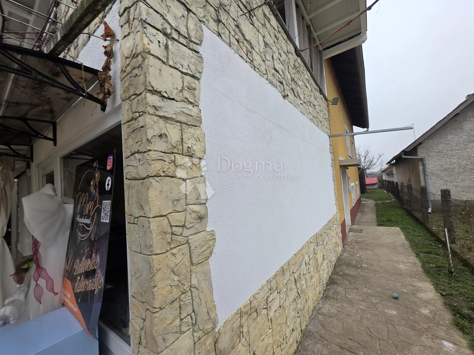 uređena kuća s bazenom i poslovnim prostorom – odlična lokacija uz jezero! - slika 39