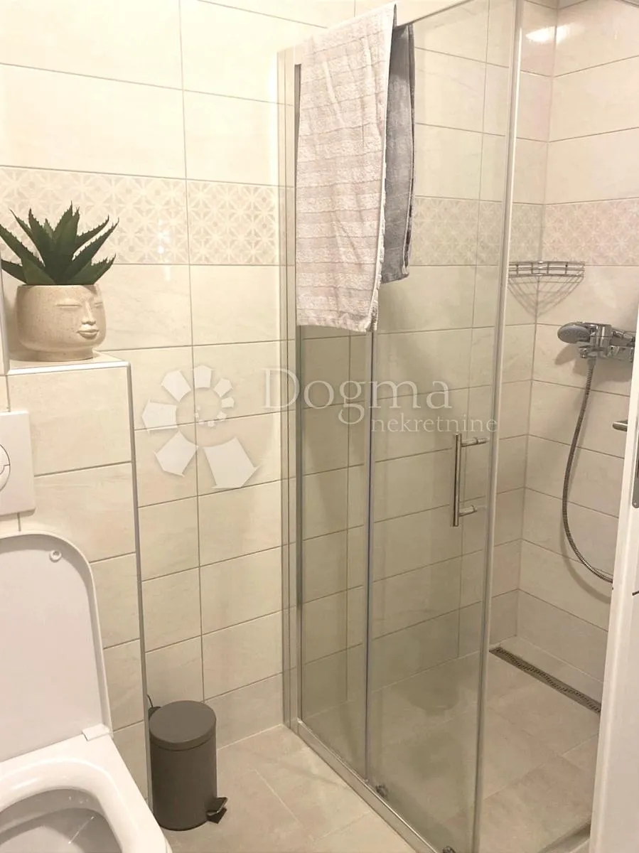 adaptiran 3soban stan s garažom i terasom 107m2 - slika 6
