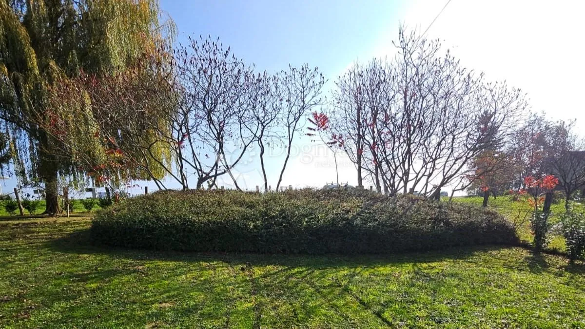 sunčana parcela s pogledom i potencijalom! - slika 2