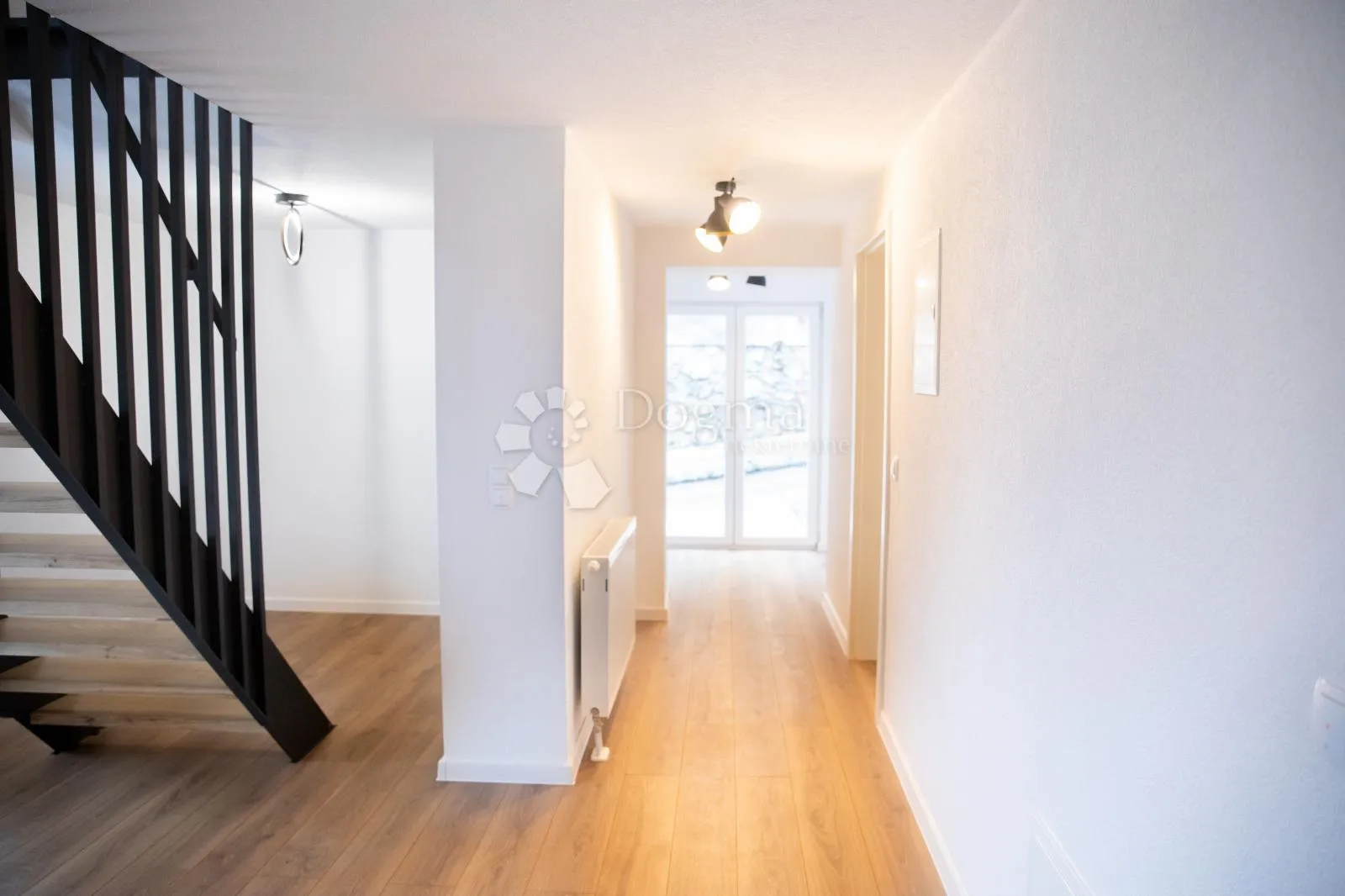 elegantno obnovljena kuća s pogledom – daruvar - slika 25