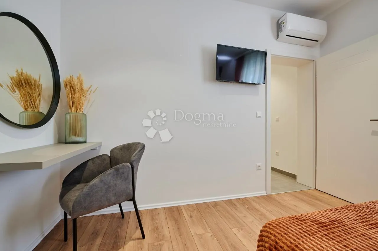 kaštel novi- luksuzna villa s bazenom - slika 12
