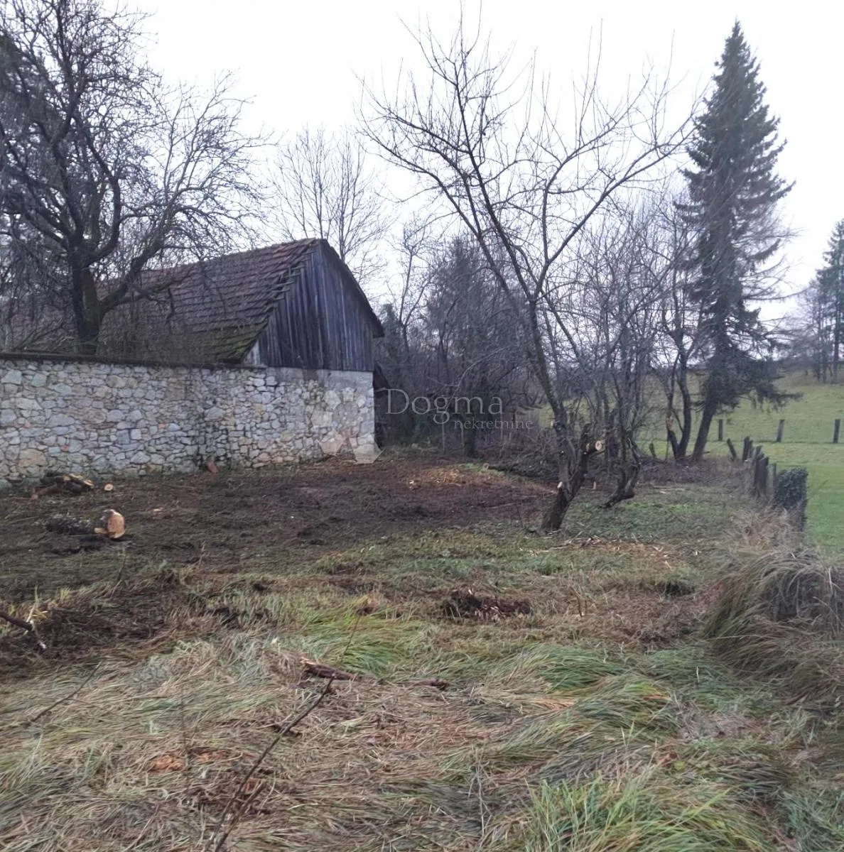 imanje u oštarijama sa kućom za adaptaciju - slika 8