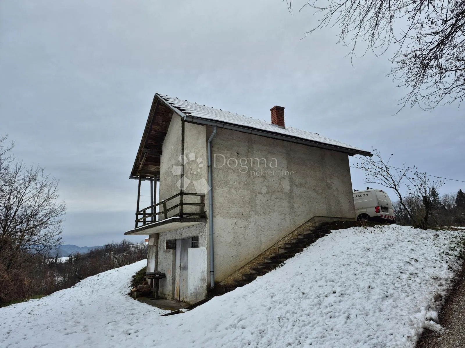 vikendica u maclju s prekrasnim pogledom i velikim zemljištem - slika 2