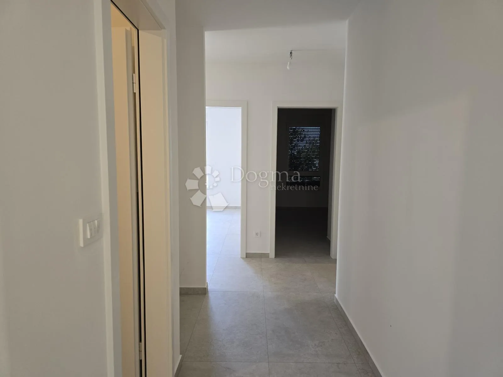 fantastična novogradnja sa liftom - slika 21