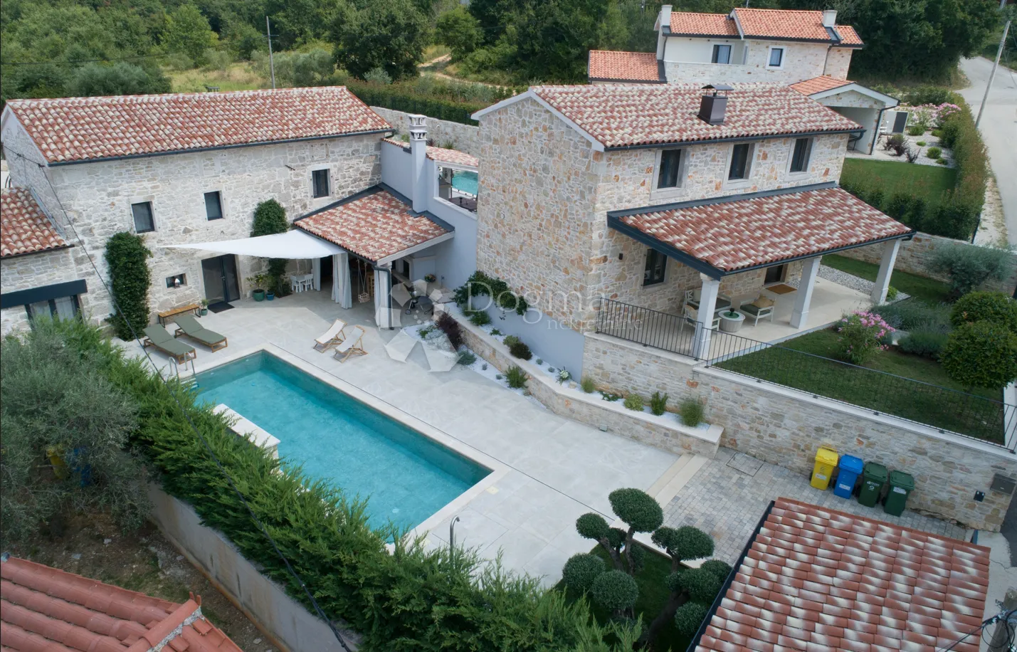 kamena villa s bazenom na mirnoj loakciji - slika 2