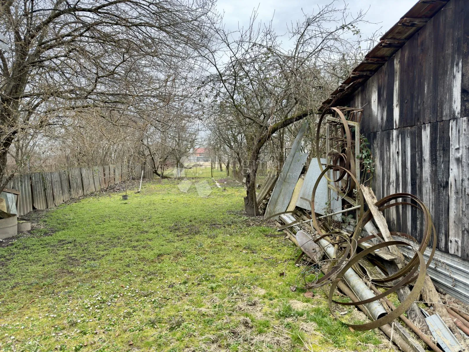 kuća s velikim zemljištem u lukavcu – investicijska prilika - slika 11