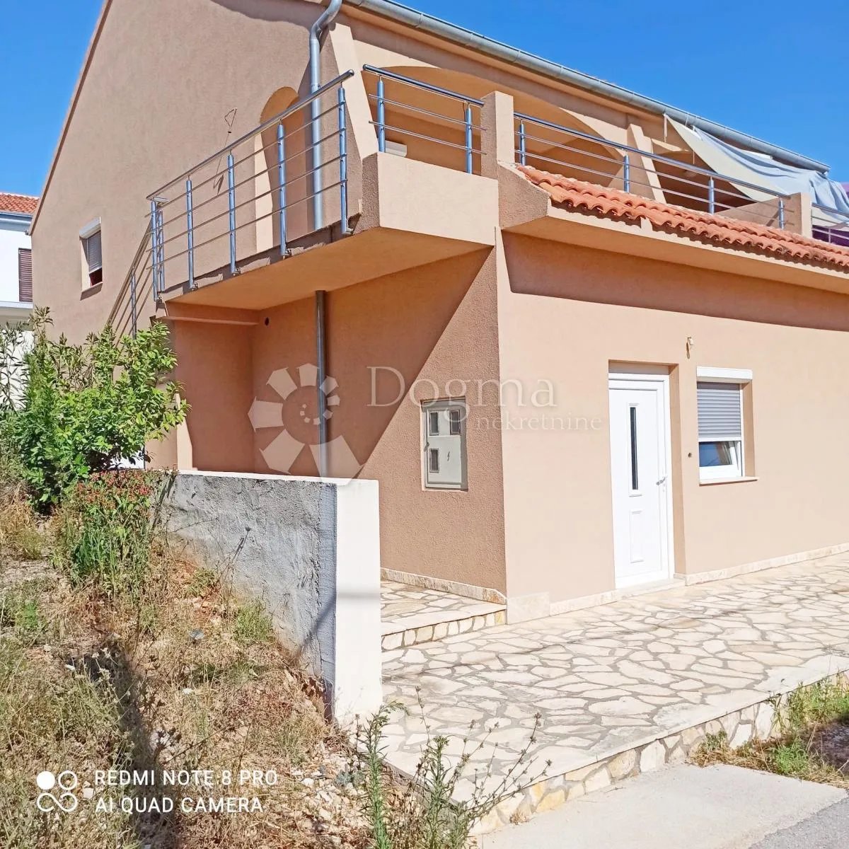prodaja kuće 80m od mora, 6 apartmana - slika 2
