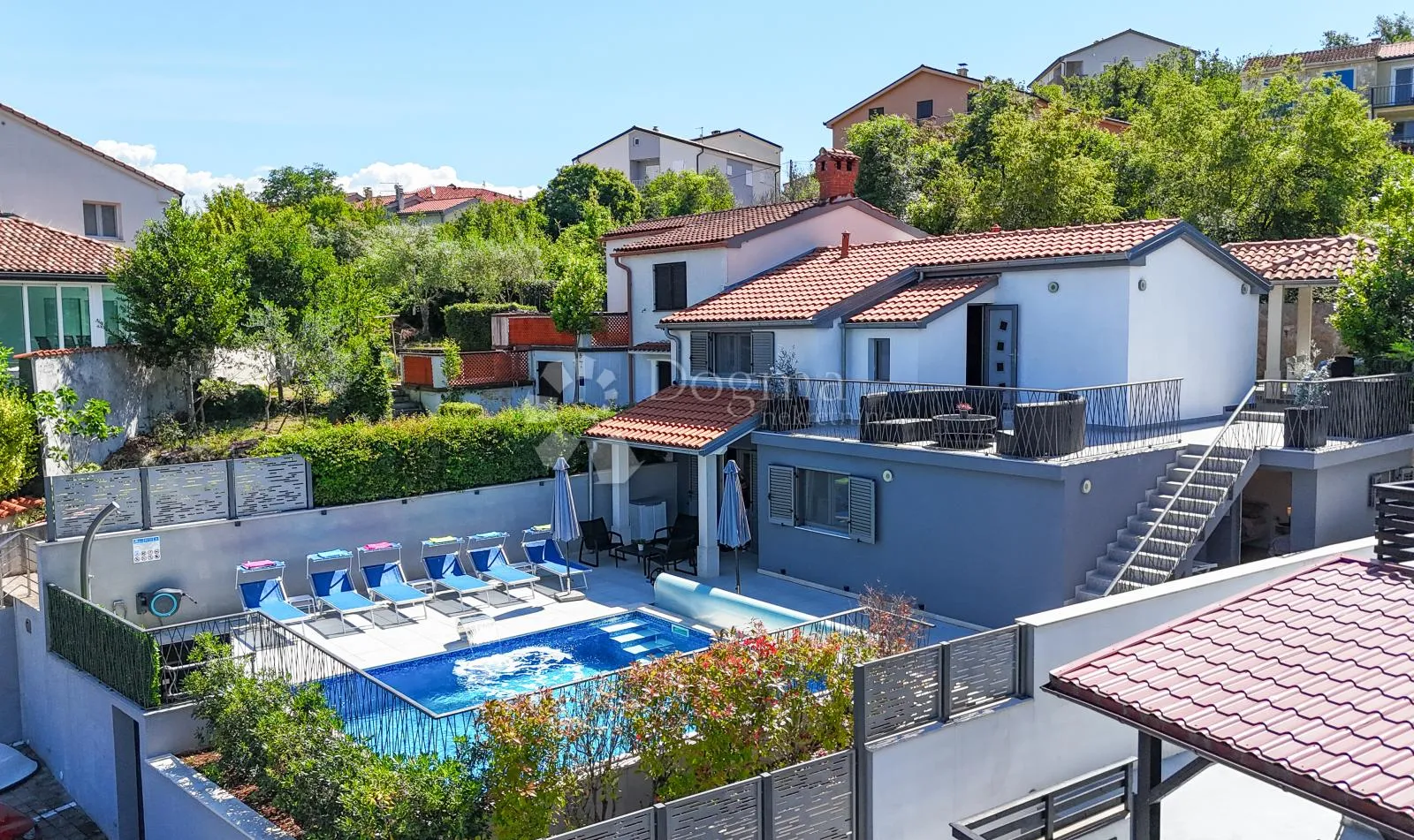 vila s bazenom na krku – odmor i investicija! - slika 3