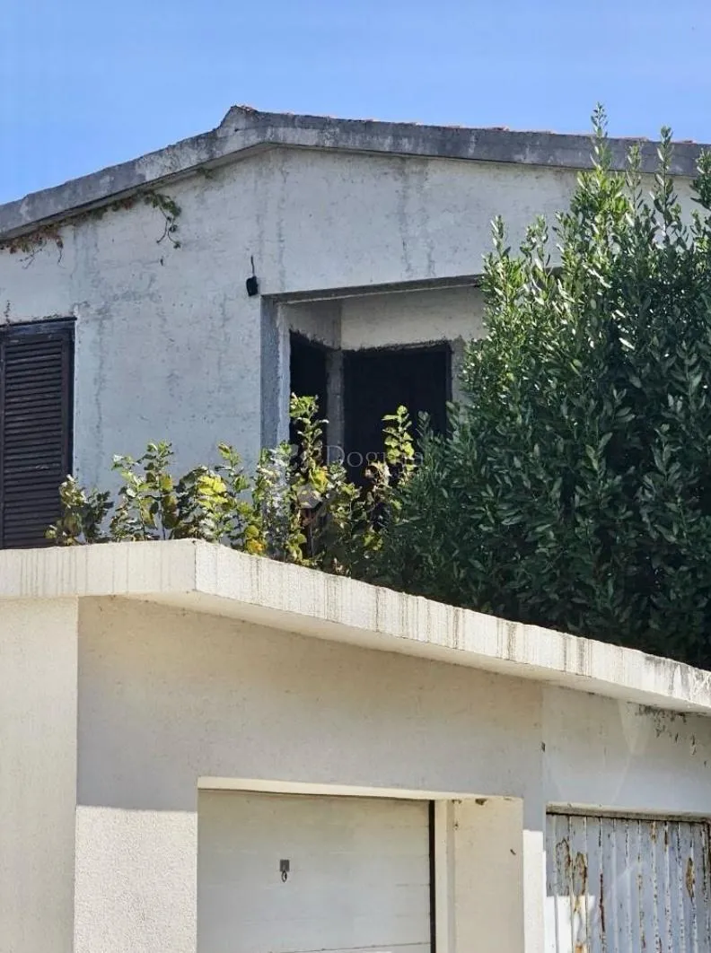 kuća za adaptaciju – drugi red do mora, vrsi – zukve - slika 4