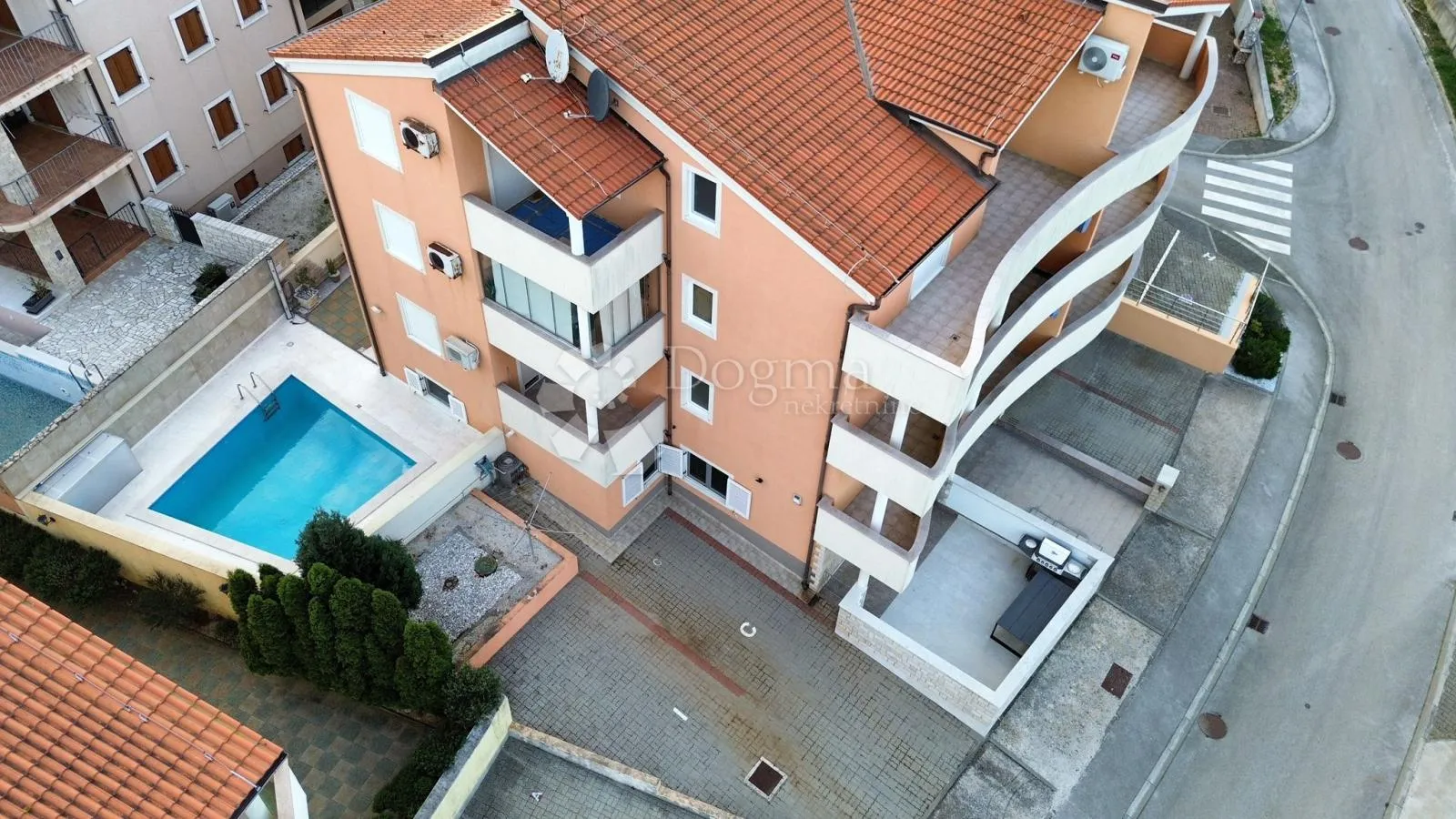 moderan stan u prizemlju sa zasebnim ulazom, terasom i bazenom na korištenje! - slika 34