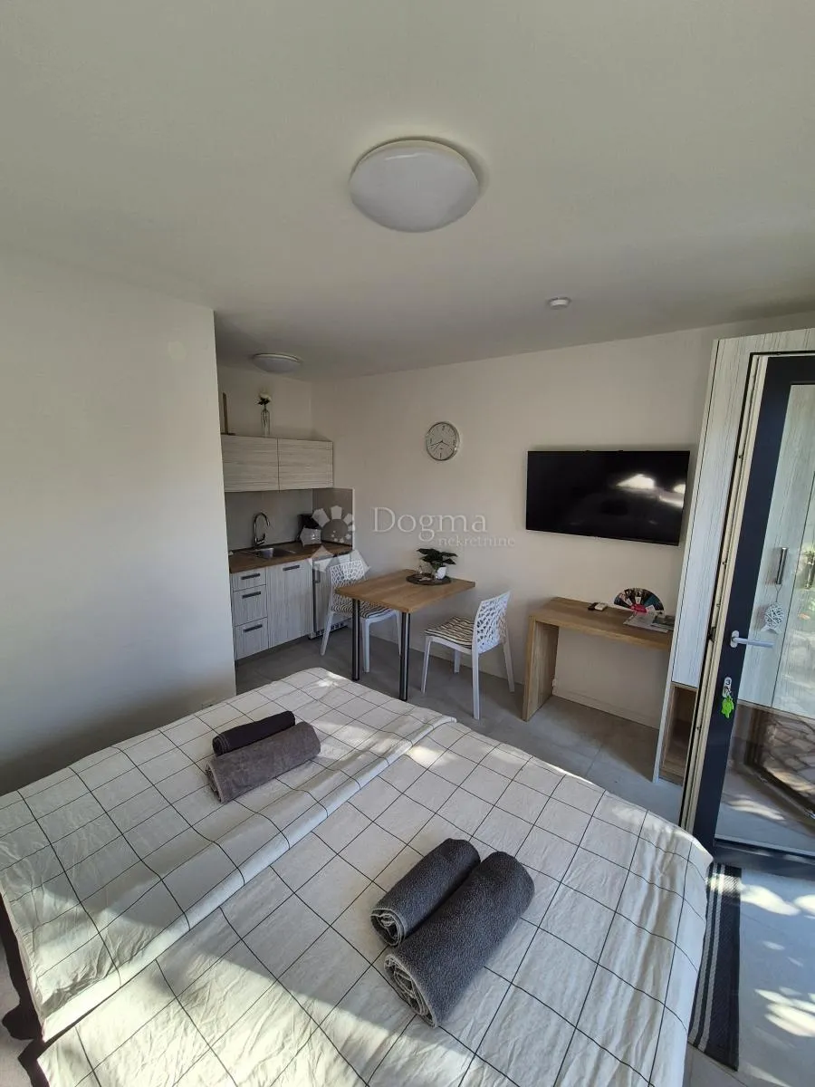 višestanbena kuća s 11 apartmana - slika 19