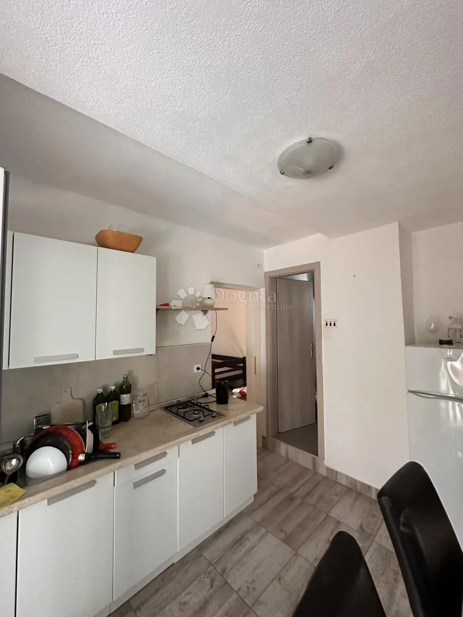 prodaje se dvojna kuća u sabunikama sa 3 apartmana - slika 8