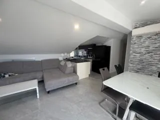 stan na vrhu novogradnje - slika 2