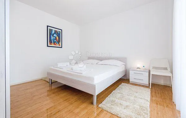 stivašnica- villa s bazenom na top lokaciji - slika 21