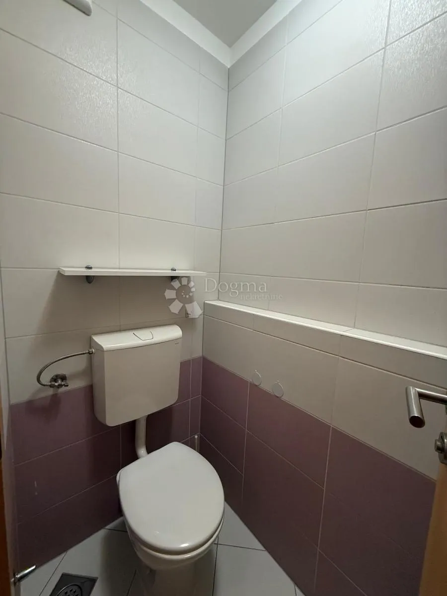 trosoban stan s lođom i garažom! - slika 10