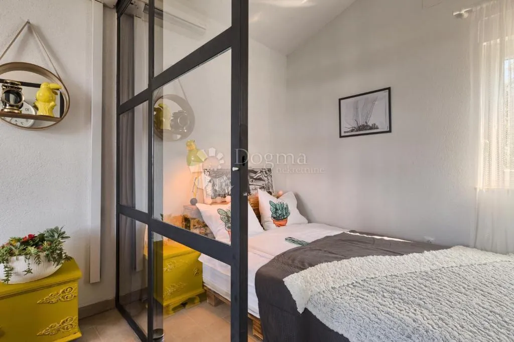 ekskluzivno! apartmanska vila u blizini mora - slika 13