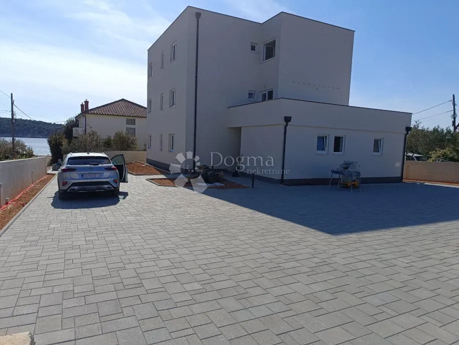 50m od mora!!! stan u novogradnji sa predivnim pogledom - slika 2