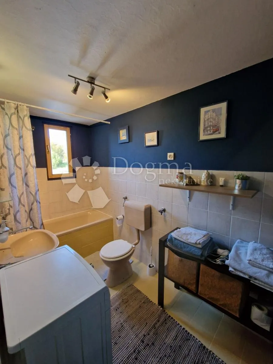 kostrena kuća sa 3 apartmana - slika 17