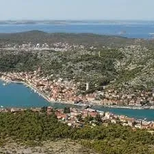 Tisno, Prilika Za Investiciju – Građevinsko Zemljište S Projektom I Građevinskom Dozvolom