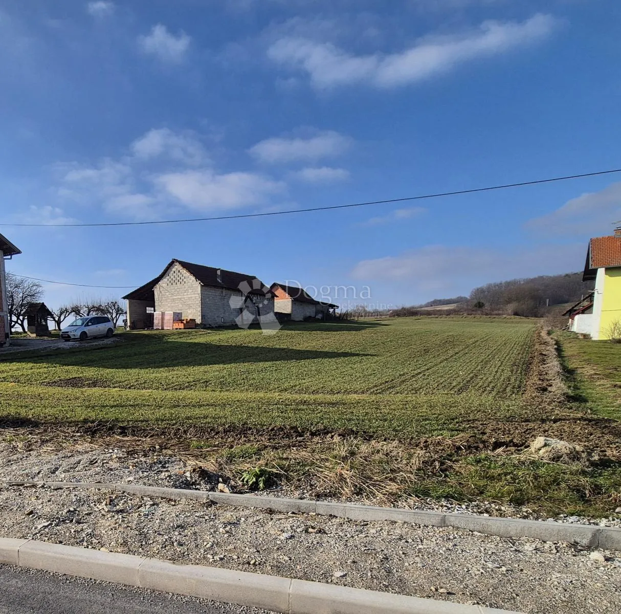 građevinsko zemljište 3.251m² izvrsnog položaja i oblika - slika 1