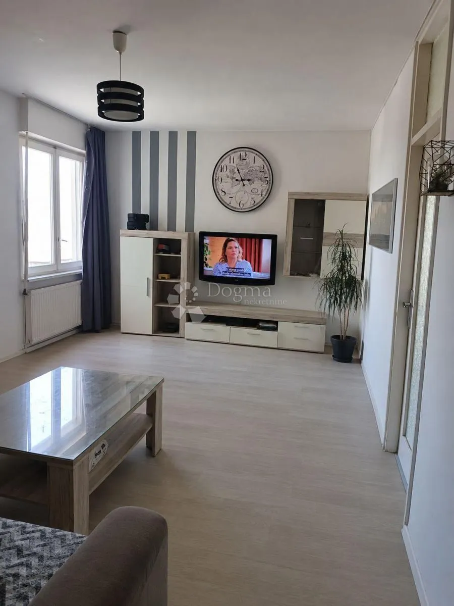 Prodaja – Jednosoban Stan, Kocunar, Split