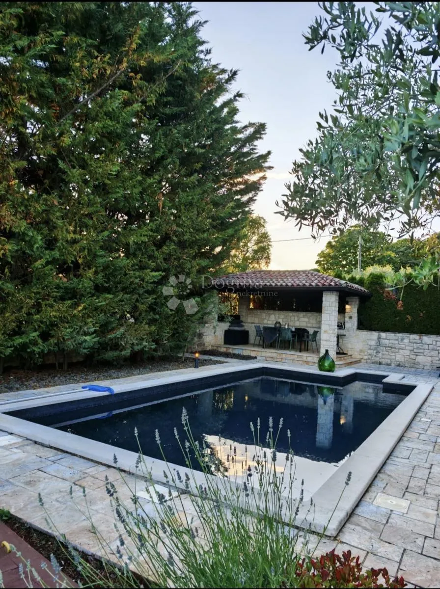 sveti lovreč, kamena vila s bazenom - slika 4