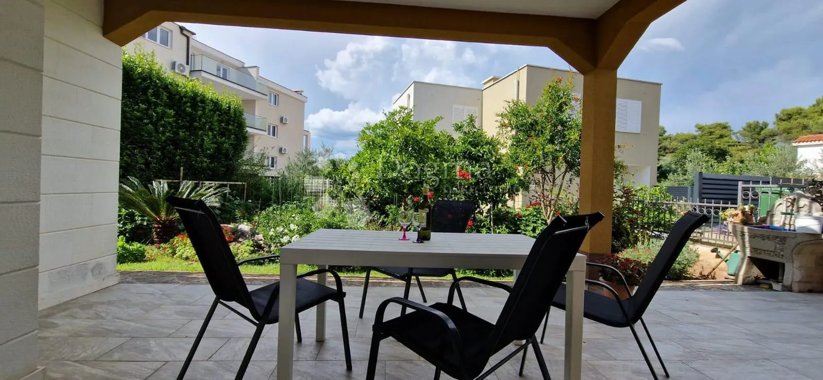 prodaje se – prostrana kuća s apartmanima, pogledom na more i uhodanim turističkim poslom (353 m²) – okrug gornji - slika 5
