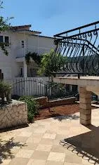 kuća s 4 apartmana - marina - slika 10