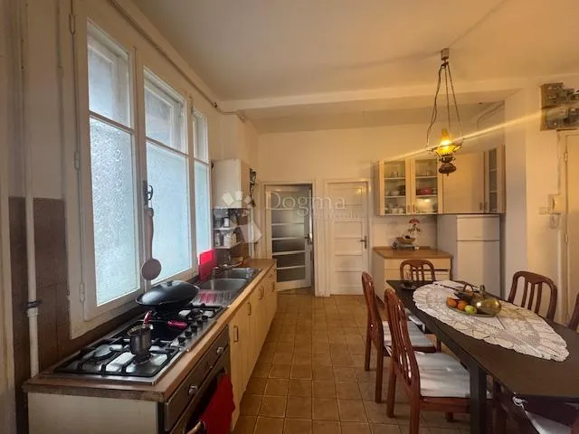 stan sa balkonom u blizini centra - slika 5