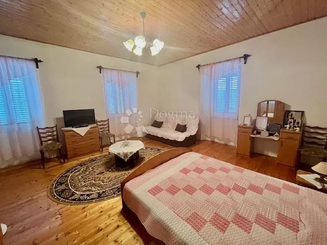 uređena dvojna kuća sa okućnicom u crikveničkom zaleđu - slika 14