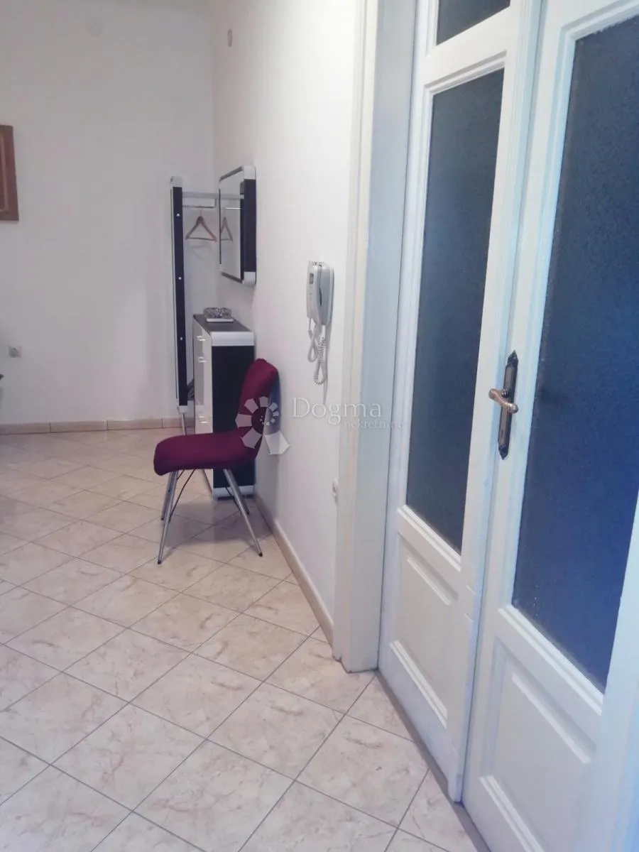 veliki gospodski 4s stan u centru - slika 27