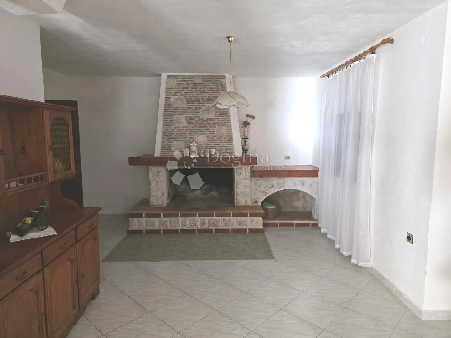 labin, kuća sa odvojenim studio apartmanom i garažom nedaleko labina - slika 9