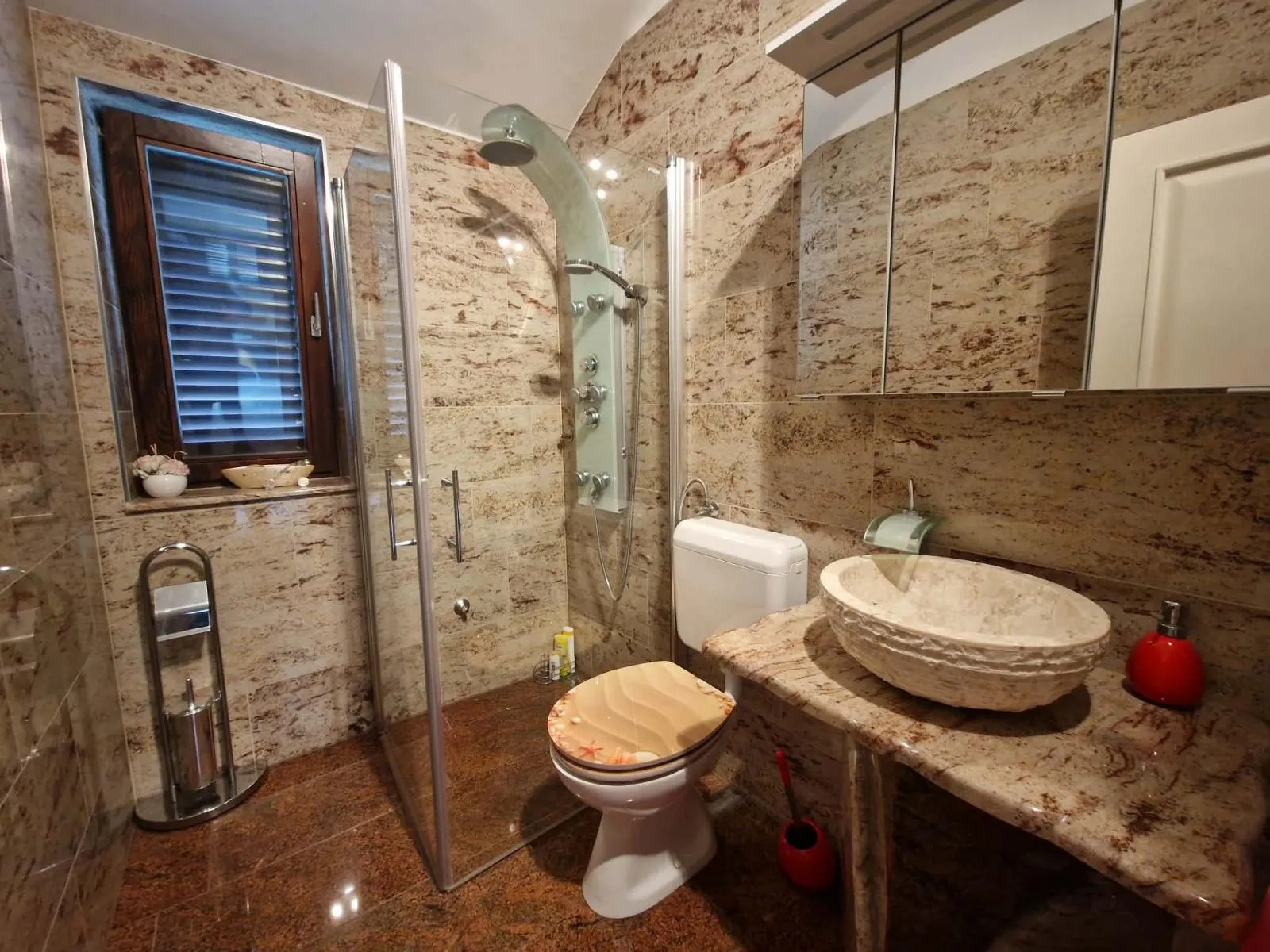 kuća s 4 apartmana - drugi red od mora - slika 79